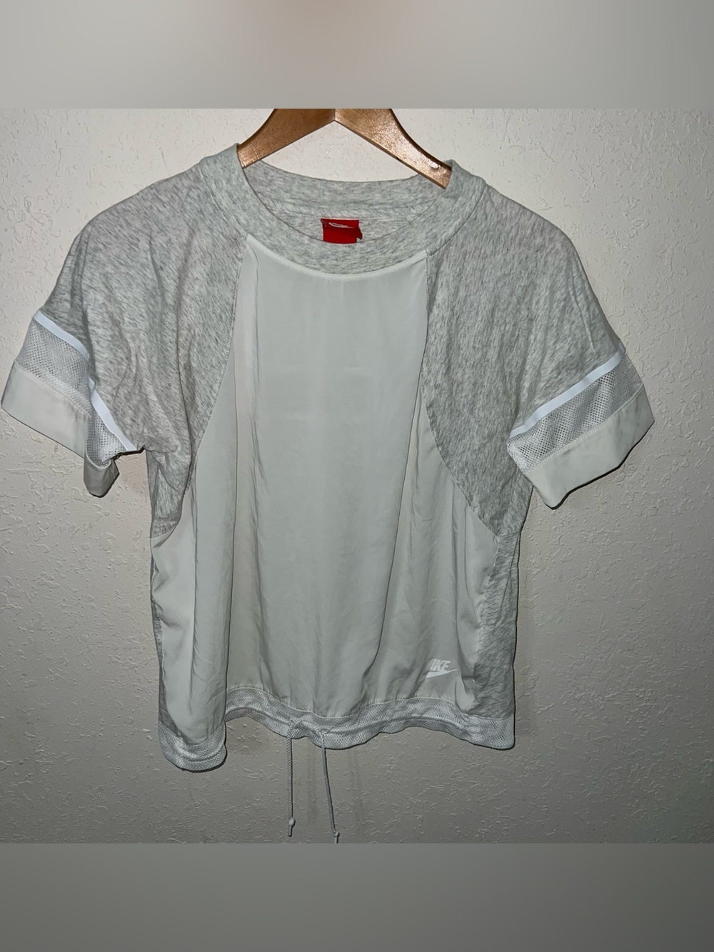 Nike Womens Mesh Inset Short Sleeves Pullover Top White and Gray Size Medium.